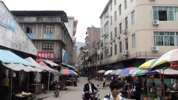 镇政府方向
