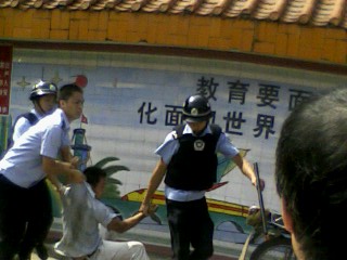 很暴力
