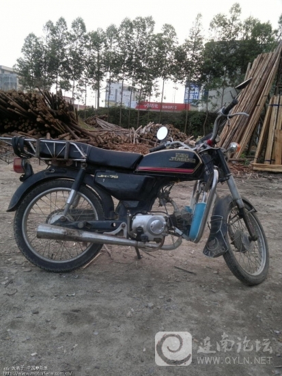 vdcsaxEaU1261.jpg