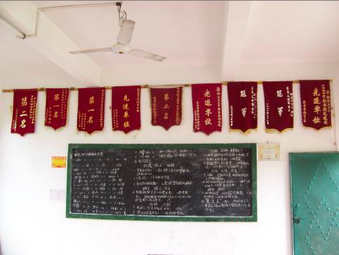 寨岗回龙小学庆祝六一