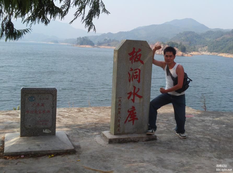 反正老远都上来了！机会难得多拍几张摆个造型！.jpg