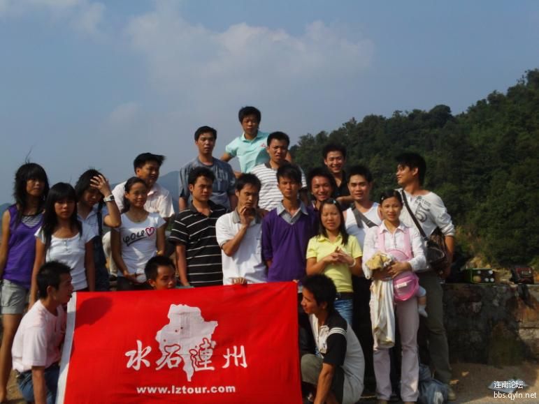 勉强的一张集体照！.jpg