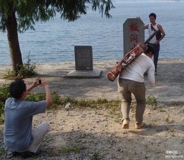 谁拍谁.jpg