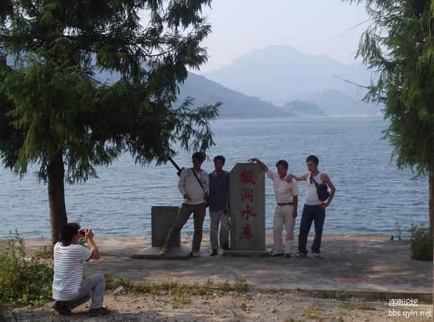 站好我帮你们拍.jpg