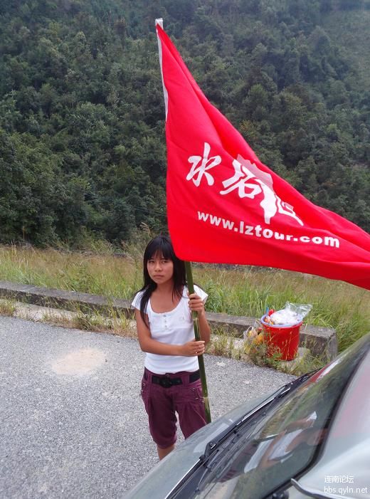 在近点看看是谁、、、、、、、、、、、MM哦！.jpg